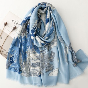 Bufanda <span class=keywords><strong>grande</strong></span> con estampado floral 2025 al por mayor pañuelo de lujo chales de poliéster 180*88cm diseños personalizados chal <span class=keywords><strong>Foulard</strong></span> para mujer - Product Image 5
