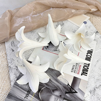 Fleur de lys artificielle blanche suspendue pour intérieur, décoration de plafond de luxe pour mariage