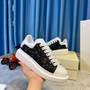 Chaussures de course de luxe à plateforme avec diamants, baskets McQueenes à lacets noires et épaisses pour hommes et femmes - Product Image 2