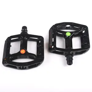 MTB Bushing Bearing Nylon Ultra Light Flat Pedal Custom Mountain Road Bike BMX Non-slip Big Foot Plastic Bike Pedal