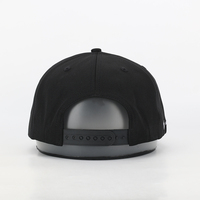 Casquette de golf de baseball imperméable à 5 panneaux brodés avec logo personnalisé avec technique de découpe laser à bord perforé incurvé