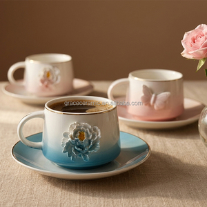 Ensemble de tasses à expresso turques en porcelaine émaillée, design en relief, design moderne, tasse à café et soucoupe avec bordure dorée - Product Image 1
