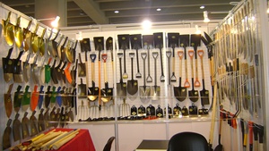 مجرفة حدائق، رؤوس مجارف من الفولاذ الكربوني 50Mn، مقبض خشبي، مجرفة مربعة الرأس للاستخدام الخارجي - Product Image 5