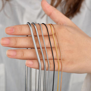 לא להכתים תכשיטים סיטונאי 18K זהב מצופה נירוסטה נחש שרשרת חסר צוואר לגברים 2mm עגול נחש עצם שרשרת שרשרת - Product Image 4