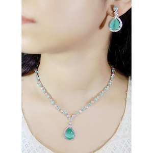 Conjunto de Collar de Joyería de Diamantes AD Antideslustre con Pendientes a Juego, Maang Tikka, Piedra de Forma Cuadrada para Mujeres y Niñas - Product Image 6