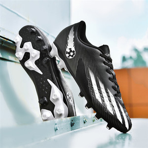 Zapatos de fútbol para hombre, parte superior sintética negra, suela de plástico, tacos largos para entrenamiento y uso en partidos, talla 40 a 47 - Product Image 2