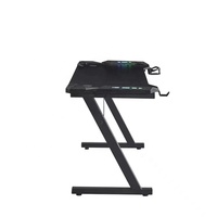 Fabricant OEM Bureau moderne de jeu noir en forme de Z personnalisé Bureau de 140cm avec porte-gobelet Table de jeu pour le travail