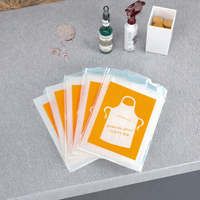 Bavoirs jetables en plastique emballés individuellement, sans manches, durables, imperméables et résistants à l'huile pour les fêtes et la restauration