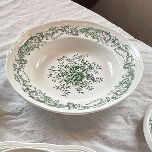 Servizio di Piatti e Stoviglie in Ceramica di Alta Qualità con Fiori a Rilievo Stile Vintage Classico Europeo Verde Oliva - Product Image 6