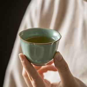 Taza de Té Kung Fu de Porcelana Ru Ware, Taza Individual para Degustación, Hecha a Mano, de Cerámica, con Forma de Pétalo, Estilo Tradicional Chino - Product Image 1