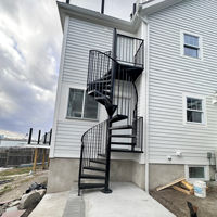 Escalier en spirale modulaire compact pour projets de terrasses et de patios résidentiels