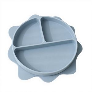 Ensemble d'assiettes à ventouse en silicone sans BPA avec bol et cuillère, antidérapant, résistant à la chaleur, design amusant pour l'alimentation des nourrissons (0-12 mois) - Product Image 1