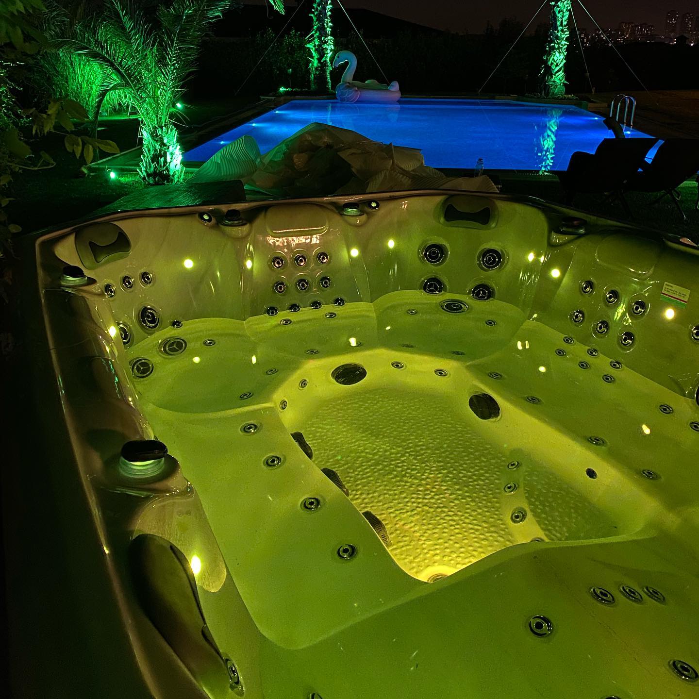 Spa Design Sunrans 8 People 84 Pcs Large Family Used Swim Spa Pool Jet Spa Whirlpool Massage Acrylic Spa Tub Luxury Hydro Hot Tub Outdoor