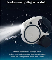Vente en gros 5m de corde de marche télescopique pour chien lampe de poche LED automatique à la mode distributeur de sacs à crottes sac à crottes en plastique solide