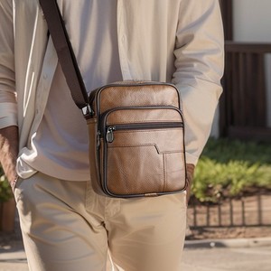 Sac bandoulière en cuir véritable pour homme, taille mini, décontracté, pour tous les jours, couleur unie avec poche - Product Image 1