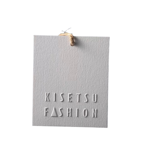Étiquettes volantes en papier cartonné de qualité supérieure étiquettes de vêtements en papier épais étiquettes de marque de vêtement imprimées personnalisées prix de gros en vrac - Product Image 1