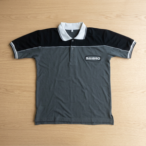 Polo de Manga Corta para Hombre Saibro, Corte Regular, Tejido de Poliéster, Estilo Deportivo, Ribete en Contraste, Logotipo Frontal, Negro - Product Image 3