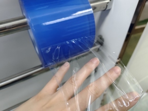 Rouleaux de film de plastification à froid brillant et mat, film de plastification à froid transparent blanc en <span class=keywords><strong>PVC</strong></span> pour la protection des surfaces photo - Product Image 2