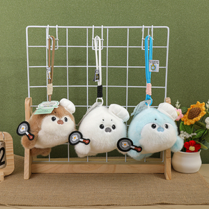 Llaveros de peluche de nutria de la serie <span class=keywords><strong>Chef</strong></span>, suaves y adorables, con <span class=keywords><strong>mini</strong></span> sartén, para decoración de mochilas y bolsos, venta al por mayor - Product Image 1