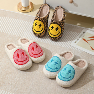 Chaussons d'hiver <span class=keywords><strong>Smiley</strong></span> Lightning Vente en gros Nouvelle tendance Chaussons d'intérieur antidérapants pour femmes pour la maison Chaussons chauds d'automne et d'hiver - Product Image 1