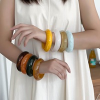 Nouveauté Cadeaux en Gros Pas Chers Bracelet Jonc en Résine Acrylique à Motifs Indiens pour Femmes