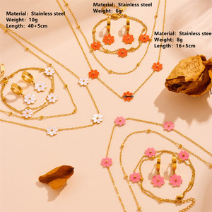 <span class=keywords><strong>Set</strong></span> di Gioielli in Acciaio Inossidabile Placcato Oro 18K con Fiore e Madreperla, Collana Stratificata, Bracciale e <span class=keywords><strong>Orecchini</strong></span>, Anti-Appannamento, Estivo da Donna - Product Image 6
