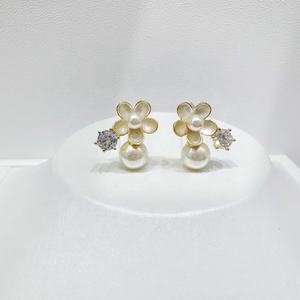 Precio de fábrica, pendientes de plata de ley S925 con flor y perla, modernos, veraniegos, únicos, de diseño, con mariposa, elegantes, para mujer. - Product Image 2