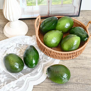 Avocat artificiel pour décorations de vitrine, entièrement fait à la main - Product Image 2