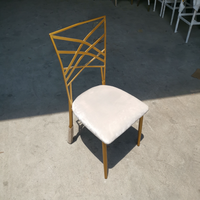 Chaises de mariage blanches pour événements en plein air, appartements et villas - Design moderne, qualité supérieure