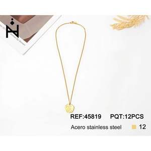 Collar con Colgante de Acero Inoxidable de Una Sola Cara, Modelo G, 1.9 cm, Fino - Product Image 3