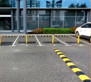 Pente de ralentissement en caoutchouc de sécurité Wesure 500x350x50mm Jaune Noir pour le contrôle du trafic et la sécurité routière - Product Image 4