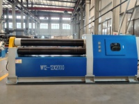 Machine à cintrer les plaques en acier au carbone à 4 rouleaux, machine à rouler les plaques de 10 mm pour la fabrication métallique