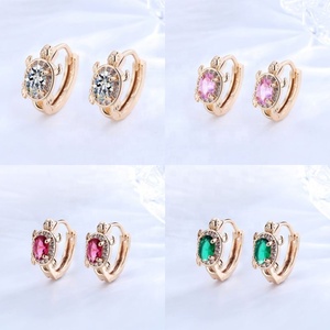 ต่างหูห่วงแบบหนีบประดับเพชรคิวบิกเซอร์โคเนียชุบทอง 18K ลายกระดองเต่า แฟชั่นเครื่องประดับขายส่งสำหรับผู้หญิง - Product Image 5