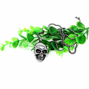 Yunnique Collar con colgante de calavera de acero inoxidable 316, joyería de moda unisex, diseño geométrico - Product Image 3