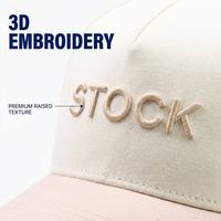 Casquette de baseball brodée 5 panneaux en coton bicolore beige et marine, avec logo personnalisé, pour adultes, idéale pour mariages et événements spéciaux, de Raleigh avec amour.