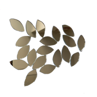Tuiles de miroir en verre transparent découpées au laser en forme de triangle, mosaïque de miroir en forme de feuille, tuiles de miroir en verre découpées sur mesure pour les travaux d'art et de design