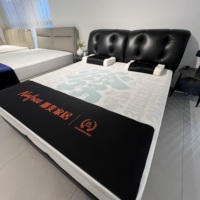 Lit Moderne Personnalisé King Size Multi-personnes avec Cadre Métallique, Structure Ajustable en Pin et Revêtement en Cuir Véritable pour Famille