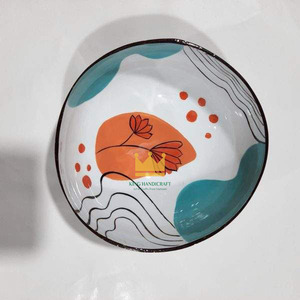 Bols en coquille de noix de coco naturelle faits à la main avec revêtement laqué brillant, bols décoratifs pour fruits pour un design d'intérieur contemporain - Product Image 5