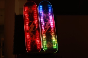 Tabla de Skateboard con Temática Espacial Púrpura, con Logotipo de Rayo, de Madera de Arce, Forma de Paleta, Duradera, Estilo Moderno para Exteriores - Product Image 2