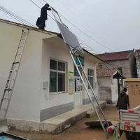 En stock : Élévateur de panneaux solaires Moni Ladders pour l'installation de panneaux, avec levage automatique, disponible en versions 12m, 25m et 10 mètres.