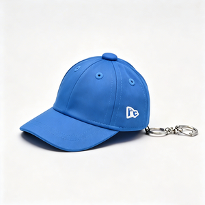 Llavero con Forma de Gorra de Béisbol Mini, Logotipo Bordado Personalizado, Bolsa de Almacenamiento Portátil para AirPods y Monedas - Product Image 1