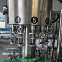 Machine de remplissage de vin liquide CNC de bureau entièrement automatique avec convoyeur, machine de remplissage de boissons, de lait, de liqueur, remplisseuse d'eau