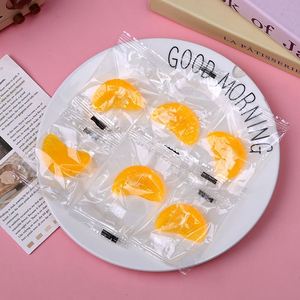 Série Fruits : Jouet Squishy TPR en segments d'orange simulés de 4 cm, anti-stress, cadeau pour enfants et adultes, idéal pour faire des farces avec des amis - Product Image 3