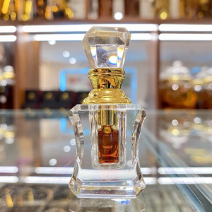 Huile essentielle d'agarwood pure biologique du Vietnam au meilleur prix, 30 ml, conçue pour les soins de la peau de luxe, prête à l'exportation - Product Image 4