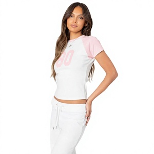 Top Corto Raglán Blanco y Rosa para Mujer con Estampado del Número 80, Cuello Redondo, Manga Corta, Estilo Ajustado, para Todas las Temporadas - Product Image 2