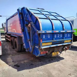 Camión Compactador de Basura DONG-FENG 6x4, Vehículo de Recolección de Residuos de 20 Metros Cúbicos, Color Azul y Blanco, Camión de <span class=keywords><strong>Segunda</strong></span> <span class=keywords><strong>Mano</strong></span> en Venta - Product Image 2