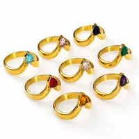 Birnenförmiger, leuchtend grüner Tropfen-Edelstein, eingelegt in Edelstahl, modischer Ring mit gedrehtem Band, Schmuck für Damen, für den Alltag und Partys.
