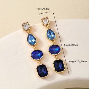 Boucles d'oreilles pendantes tendance en métal coloré avec pampilles en verre, design géométrique doré en forme de goutte d'eau carrée, style banquet européen et américain - Product Image 5