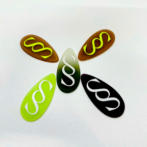 Patch personnalisé en PVC 2D en forme de cœur et de fleur Style cousu en caoutchouc souple Paillettes de dentelle imprimées par transfert de chaleur pour vêtements et chapeaux - Product Image 2