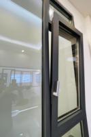Conception à bord étroit Série 75 de portes et fenêtres en aluminium à pont cassé Fenêtre à battant à isolation thermique pour villa
